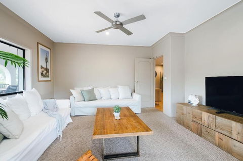 The Med Motel - Accommodation Mount Tamborine 3