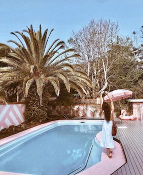 The Med Motel - Accommodation Mount Tamborine 1