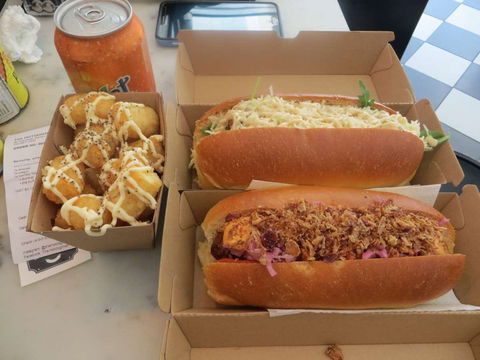 The Hot Dog Man - Accommodation Mount Tamborine 0