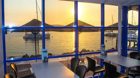GJ's Bay Cafe And Grill - Accommodation Mount Tamborine 2