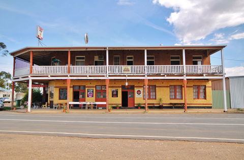 Railway Hotel Bribbaree - Accommodation Mount Tamborine 1