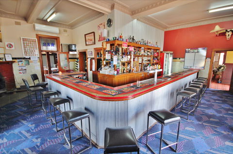Railway Hotel Bribbaree - Accommodation Mount Tamborine 2