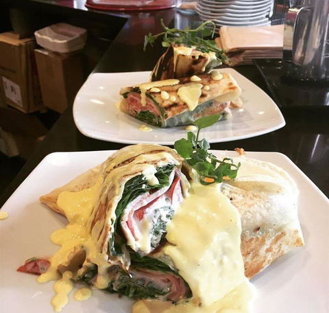 Abstract Cafe - Accommodation Mount Tamborine 5