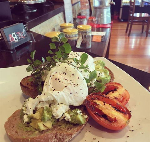 Abstract Cafe - Accommodation Mount Tamborine 8