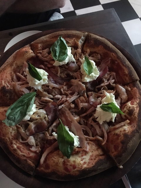 Alfredo's Pizzeria - Accommodation Mount Tamborine 3