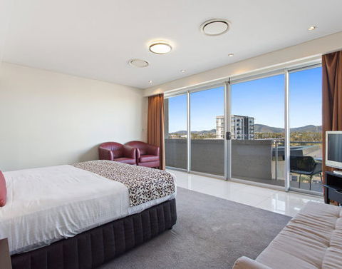CBD Executive Apartments - Accommodation Mount Tamborine 4