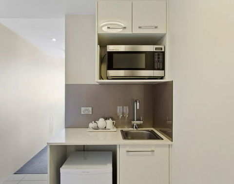 CBD Executive Apartments - Accommodation Mount Tamborine 5