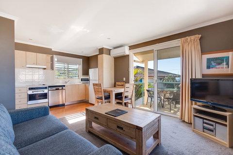 Aqualuna Beach Resort - Accommodation Mount Tamborine 4