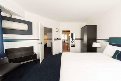 Ramada by Wyndham Diplomat Canberra - Accommodation Mount Tamborine 2