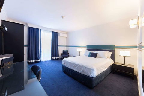 Ramada by Wyndham Diplomat Canberra - Accommodation Mount Tamborine 3