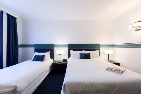 Ramada by Wyndham Diplomat Canberra - Accommodation Mount Tamborine 5