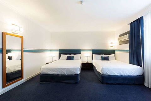 Ramada by Wyndham Diplomat Canberra - Accommodation Mount Tamborine 7