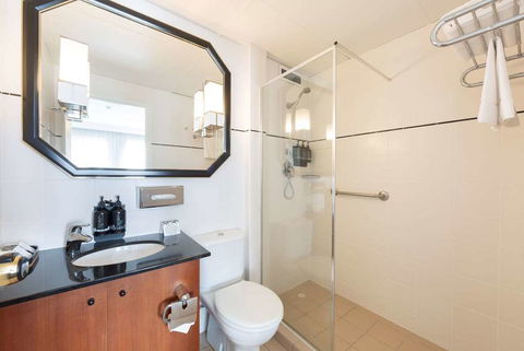 Ramada by Wyndham Diplomat Canberra - Accommodation Mount Tamborine 10