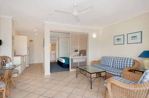 Macrossan House Boutique Holidays Apts - Accommodation Mount Tamborine 2