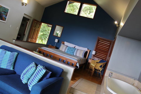 Mountain Edge Studios - Accommodation Mount Tamborine 1