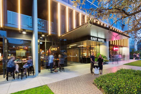 East Hotel - Accommodation Mount Tamborine 1