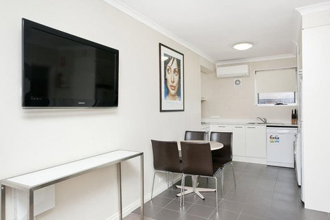 Forrest Hotel & Apartments - Accommodation Mount Tamborine 2