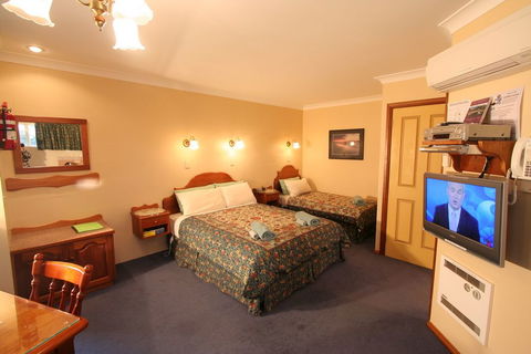 Swansea Cottages - Accommodation Mount Tamborine 2