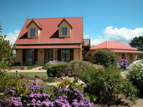 Swansea Cottages - Accommodation Mount Tamborine 0