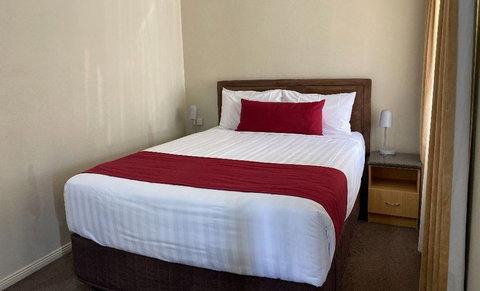 Ashton Townhouse Motel & Suites Tumut - Accommodation Mount Tamborine 1