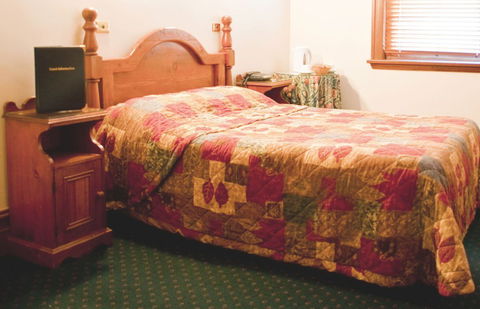 O'Malleys Hotel - Accommodation Mount Tamborine 1