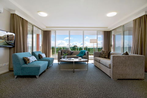 Pacific Suites Canberra - Accommodation Mount Tamborine 1