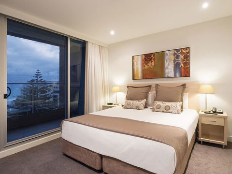Oaks Liberty Towers - Accommodation Mount Tamborine 1