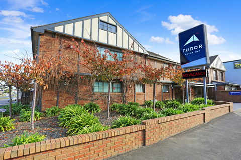 Tudor Motor Inn - Accommodation Mount Tamborine 1
