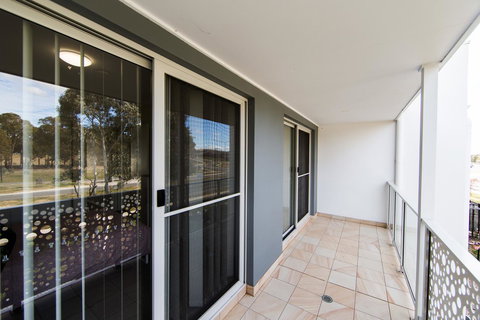 3BR Townhouse Double Garage Walk To Lake Ginninderra - Accommodation Mount Tamborine 8