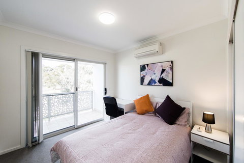 3BR Townhouse Double Garage Walk To Lake Ginninderra - Accommodation Mount Tamborine 6