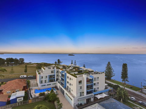 Lakeside Waterfront Apartment The Entrance - Accommodation Mount Tamborine 16