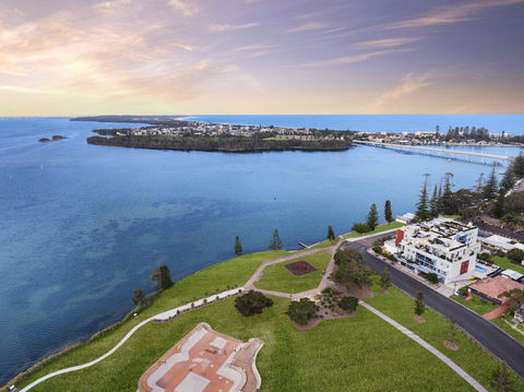 Lakeside Waterfront Apartment The Entrance - Accommodation Mount Tamborine 18