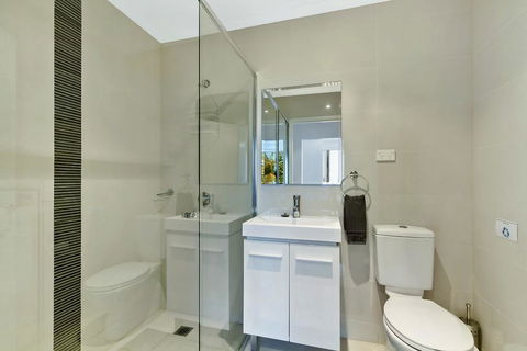 Lakeside Waterfront Apartment The Entrance - Accommodation Mount Tamborine 11