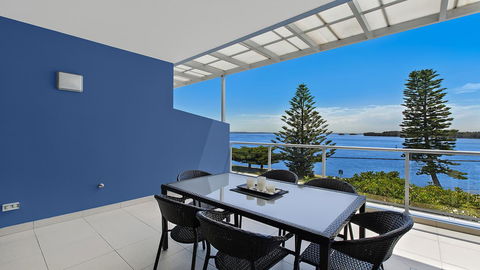 Lakeside Waterfront Apartment The Entrance - Accommodation Mount Tamborine 32