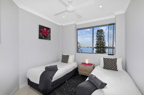 Lakeside Waterfront Apartment The Entrance - Accommodation Mount Tamborine 9