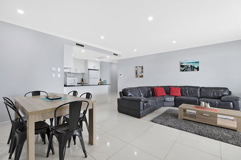 Lakeside Waterfront Apartment The Entrance - Accommodation Mount Tamborine 5