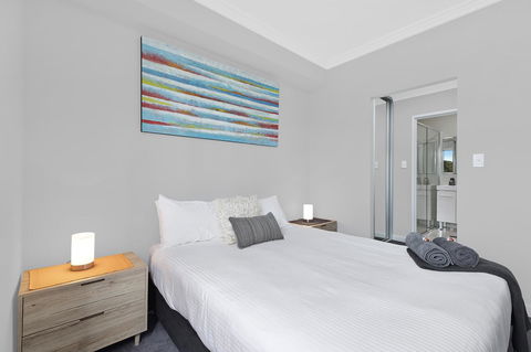 Lakeside Waterfront Apartment The Entrance - Accommodation Mount Tamborine 8