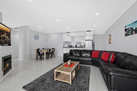 Lakeside Waterfront Apartment The Entrance - Accommodation Mount Tamborine 4