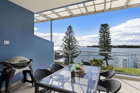 Lakeside Waterfront Apartment The Entrance - Accommodation Mount Tamborine 30