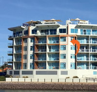 Wallaroo Marina Waterfront Luxe Apartment - Accommodation Mount Tamborine