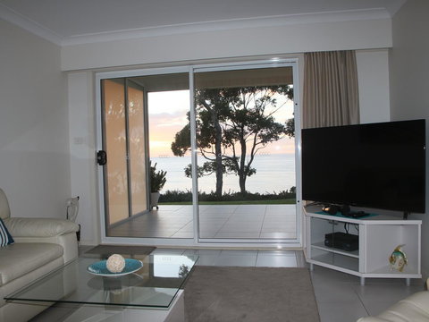 Mollymook Beach Waterfront - Accommodation Mount Tamborine 12