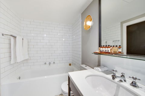 Mayfair Hotel - Accommodation Mount Tamborine 1