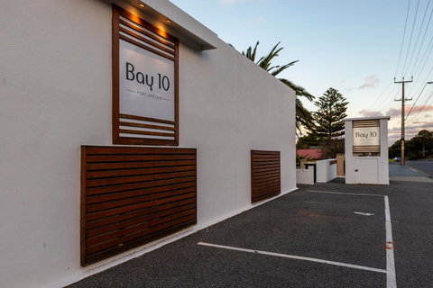 Bay 10 - Suites And Apartments - Accommodation Mount Tamborine 19