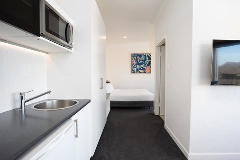 Bay 10 - Suites And Apartments - Accommodation Mount Tamborine 1
