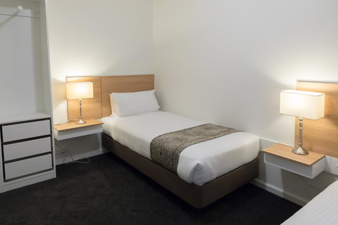 Bay 10 - Suites And Apartments - Accommodation Mount Tamborine 24