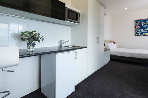 Bay 10 - Suites And Apartments - Accommodation Mount Tamborine 18