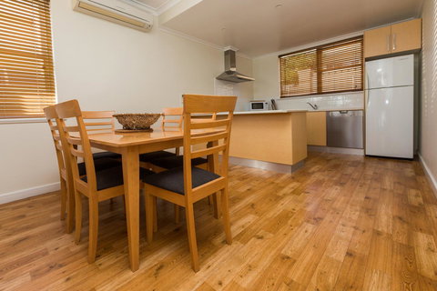 Bay 10 - Suites And Apartments - Accommodation Mount Tamborine 32