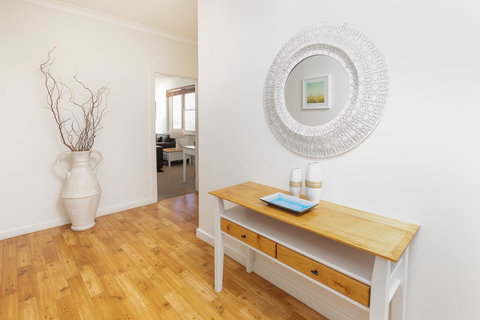 Bay 10 - Suites And Apartments - Accommodation Mount Tamborine 14