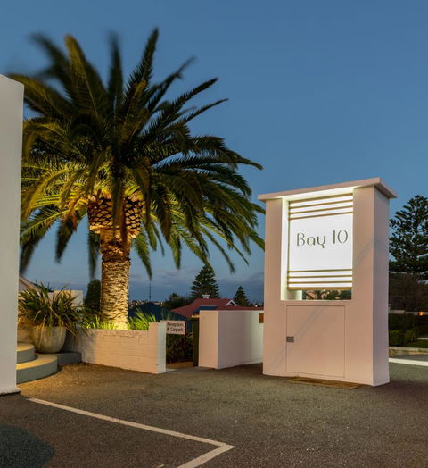 Bay 10 - Suites And Apartments - Accommodation Mount Tamborine 16