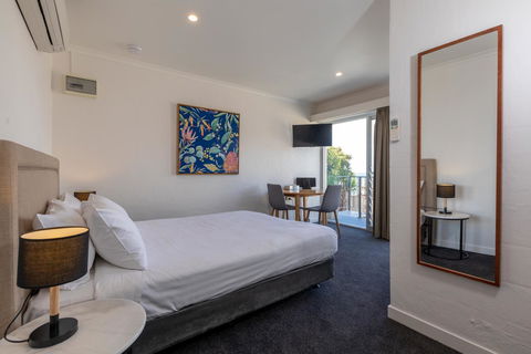 Bay 10 - Suites And Apartments - Accommodation Mount Tamborine 13
